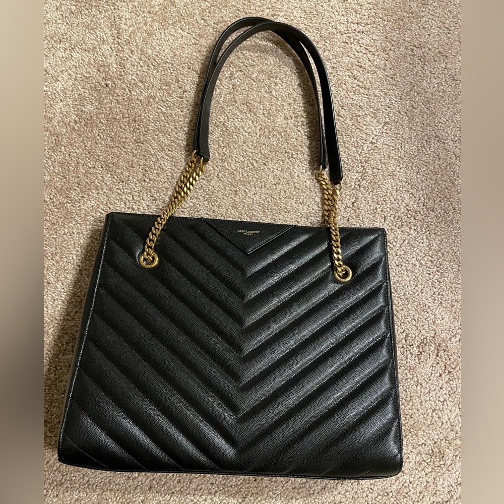 Saint Laurent Grain de Poudre Matelasse Chevron Medium Tribeca Shopping Bag